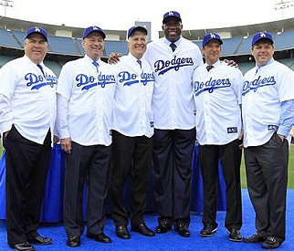 Clayton Kershaw wins 2012 Roberto Clemente Award - True Blue LA