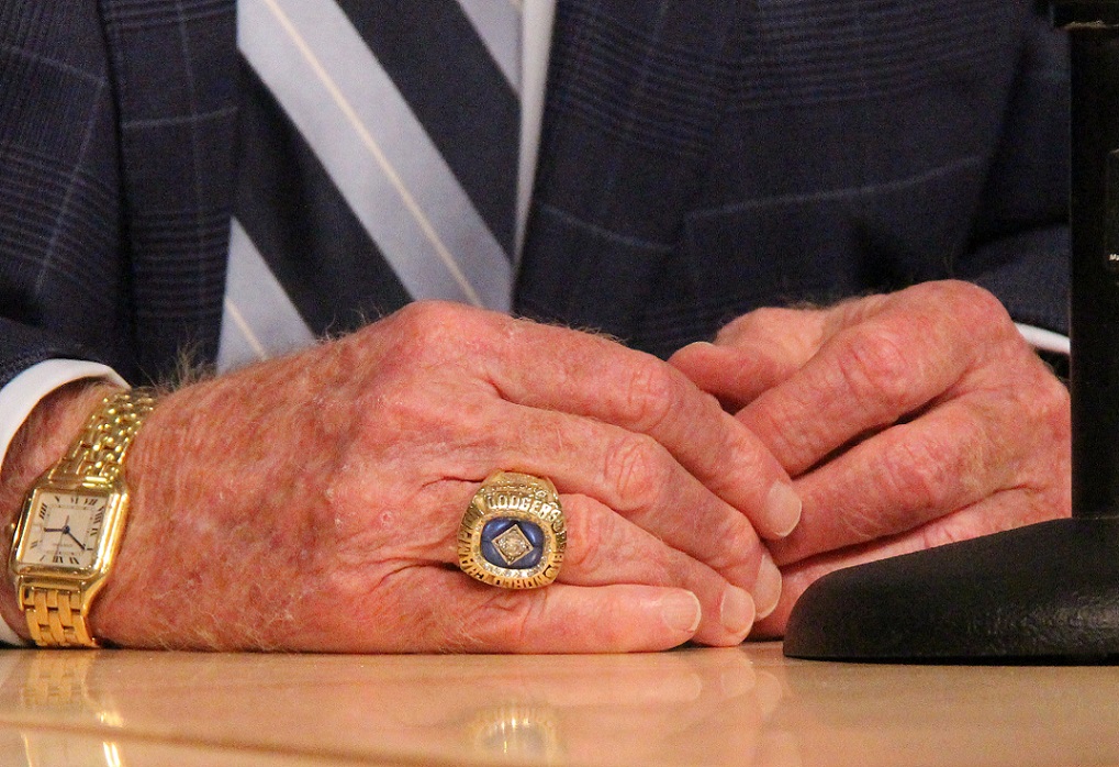 Vin Scully's missing World Series ring – The 10 minutes the world stood  still