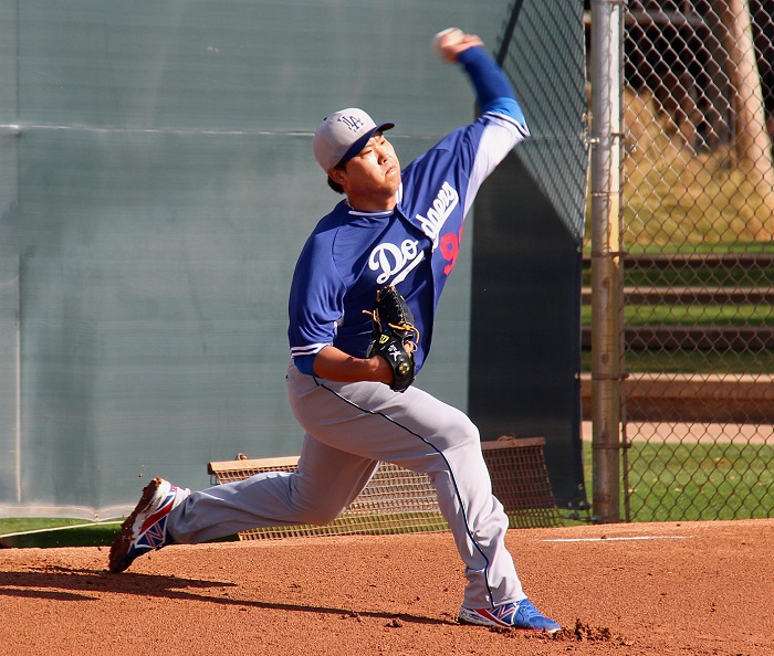 There was no indication whatsoever of a shoulder problem during Ryu's first bullpen session of spring training on February 21. (Photo credit - Ron Cervenka)
