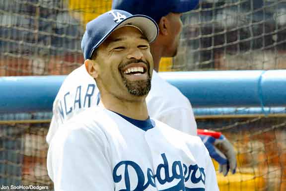Dave Roberts raises the bar in Dodgers search for new manager