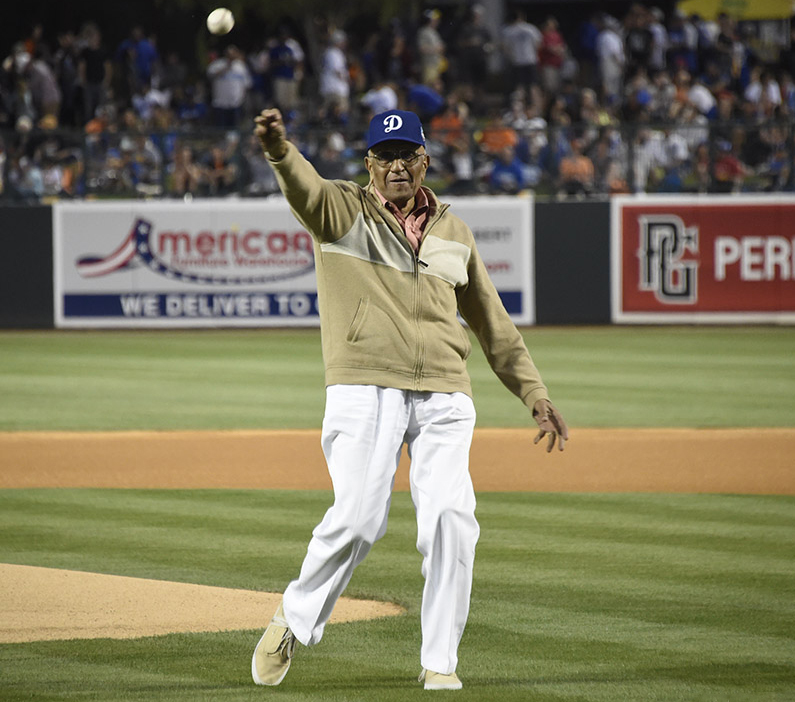 Even at 89 years old, Dodgers great Don Newcombe still has great form. (Photo credit - Jon SooHoo)