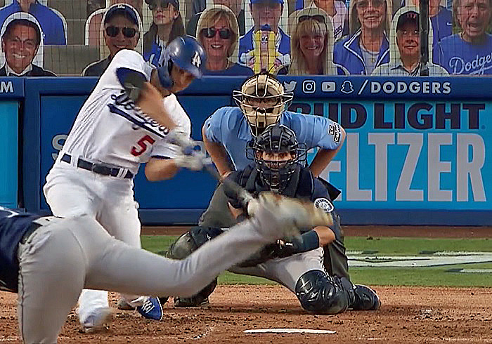 Kyle Seager's reaction to brother Corey's home run is everything